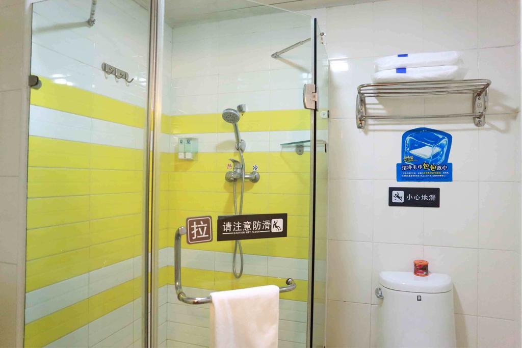 7Days Inn Guangzhou South Railway Station Nan Pu Metro Station Номер фото