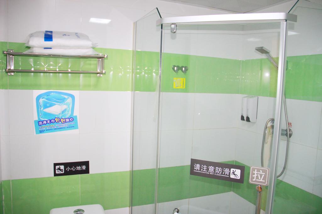 7Days Inn Guangzhou South Railway Station Nan Pu Metro Station Экстерьер фото